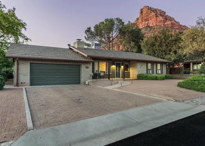Starlite Stunning Red Rock Views Backyard Oasis Walk To Mystic Trail Holiday home