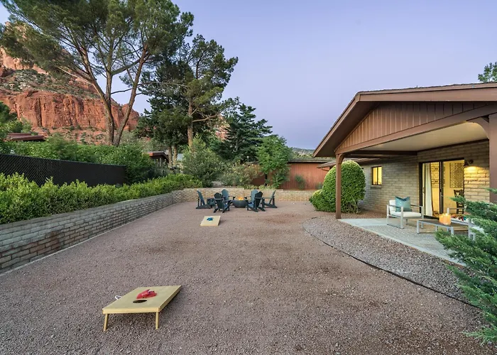 Starlite Stunning Red Rock Views Backyard Oasis Walk To Mystic Trail Holiday home