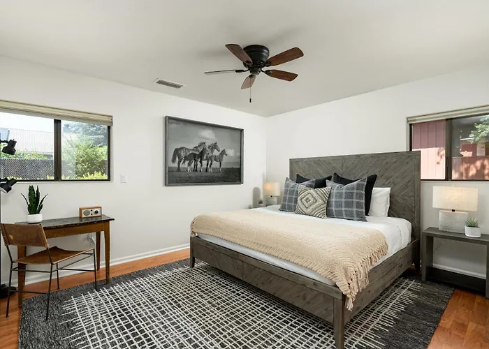 Starlite Stunning Red Rock Views Backyard Oasis Walk To Mystic Trail Holiday home Sedona