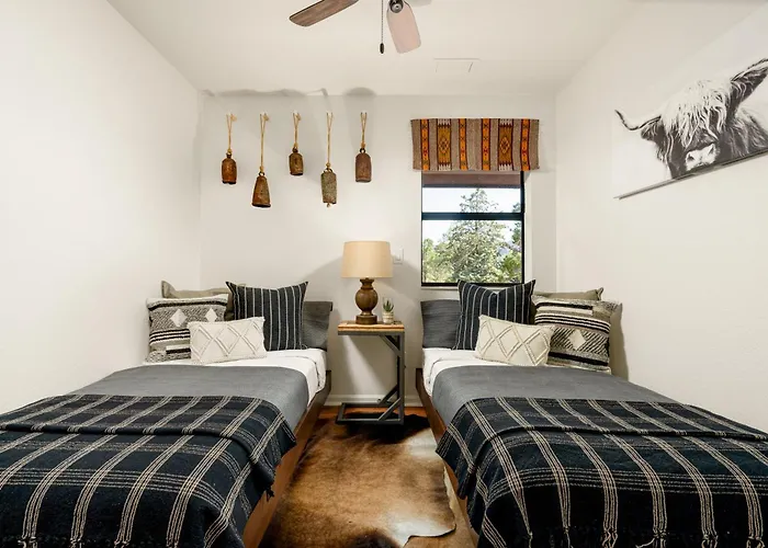 Starlite Stunning Red Rock Views Backyard Oasis Walk To Mystic Trail Holiday home Sedona